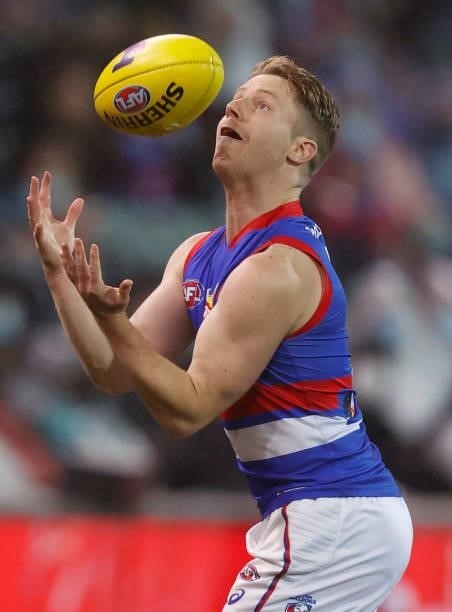 Lachie Hunter of the Bulldogs in action during the 2021 AFL Second Preliminary Final match between the Port Adelaide Power and the Western Bulldogs...
