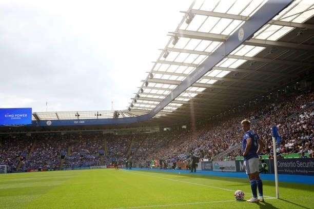 Marc Albrighton of Leicester City prepares to take a corner during the Premier League match between Leicester City and Manchester City at King Power...