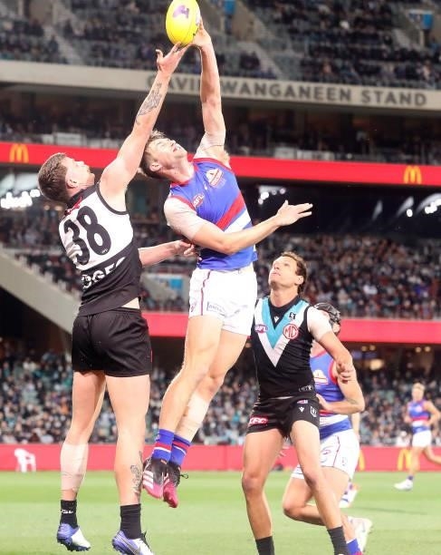 Jordon Sweet of the Bulldogs contests with Peter Ladhams of the Power with Steven Motlop waiting down during the 2021 AFL Second Preliminary Final...