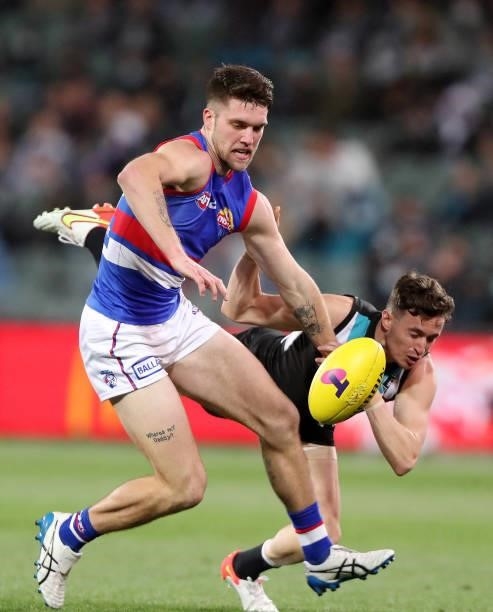 Bailey Williams of the Bulldogs and Orazio Fantasia of the Power during the 2021 AFL Second Preliminary Final match between the Port Adelaide Power...