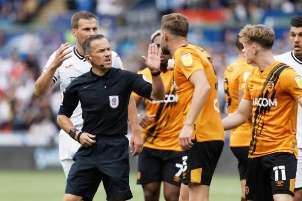 Callum Elder of Hull City protests to referee Keith Stroud during the Sky Bet Championship match between Swansea City and Hull City at the...