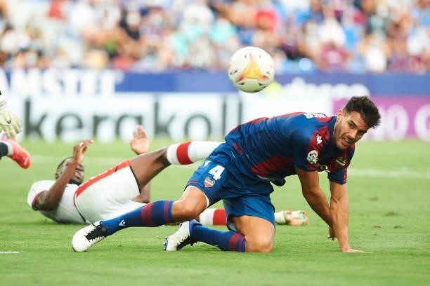 Rober Pier of UD Levante battle for the ball during the LaLiga Santander match between Levante UD and Rayo Vallecano at Ciutat de Valencia Stadium on...