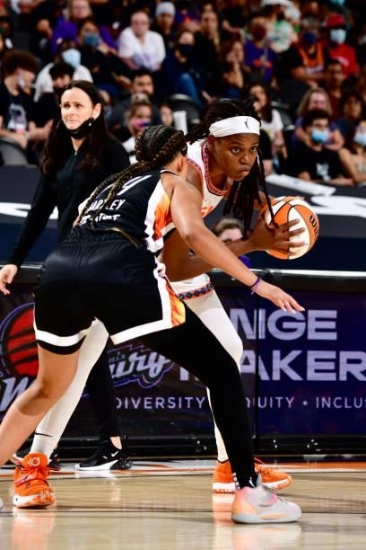 Jonquel Jones of the Connecticut Sun handles the ball during the game against the Phoenix Mercury on September 11, 2021 at Footprint Center in...