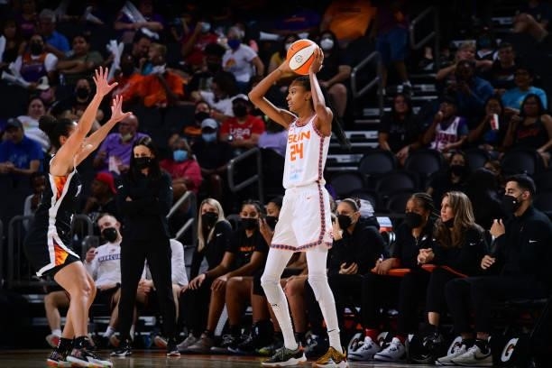 DeWanna Bonner of the Connecticut Sun looks to pass the ball against the Phoenix Mercury on September 11, 2021 at Footprint Center in Phoenix,...