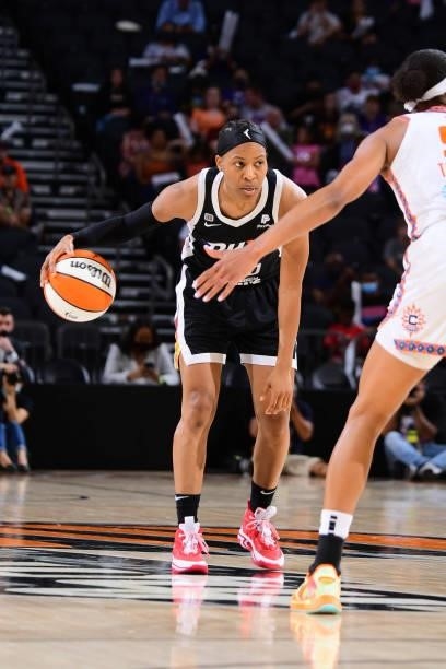 Shey Peddy of the Phoenix Mercury handles the ball against the Connecticut Sun on September 11, 2021 at Footprint Center in Phoenix, Arizona. NOTE TO...