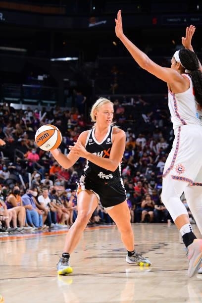 Sophie Cunningham of the Phoenix Mercury looks to pass the ball against the Connecticut Sun on September 11, 2021 at Footprint Center in Phoenix,...