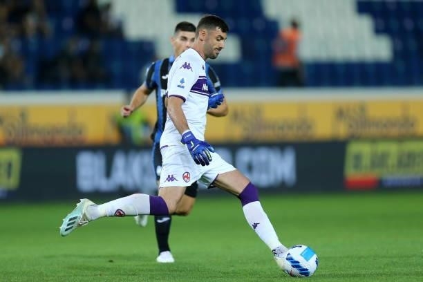 Pietro Terracciano of ACF Fiorentina controls the ball during the Serie A match between Atalanta BC and ACF Fiorentina at Gewiss Stadium on September...