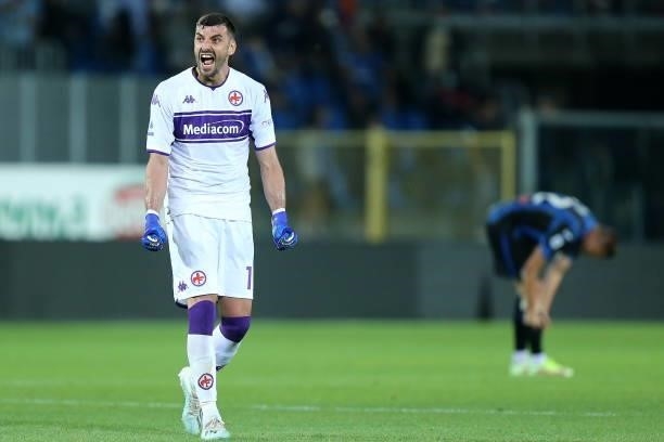 Pietro Terracciano of ACF Fiorentina celebrate after winning during the Serie A match between Atalanta BC and ACF Fiorentina at Gewiss Stadium on...