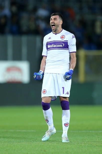 Pietro Terracciano of ACF Fiorentina celebrate after winning during the Serie A match between Atalanta BC and ACF Fiorentina at Gewiss Stadium on...