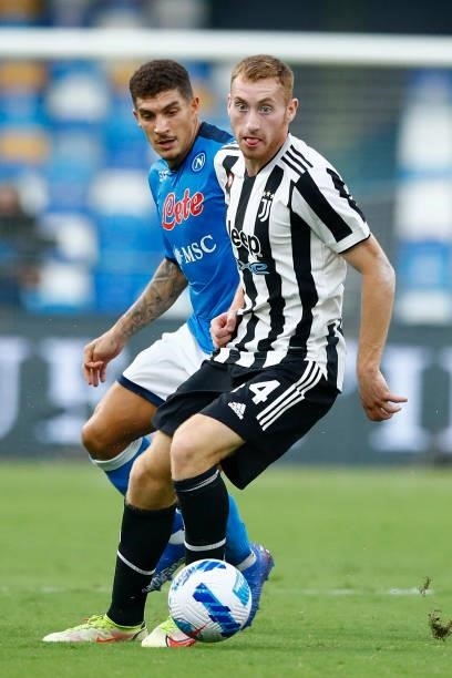 Dejan Kulusevski of Juventus controls the ball during the Serie A match between SSC Napoli and Juventus FC at Stadio Diego Armando Maradona on...