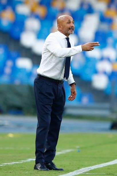 Head coach Luciano Spalletti of SSC Napoli gestures during the Serie A match between SSC Napoli and Juventus FC at Stadio Diego Armando Maradona on...