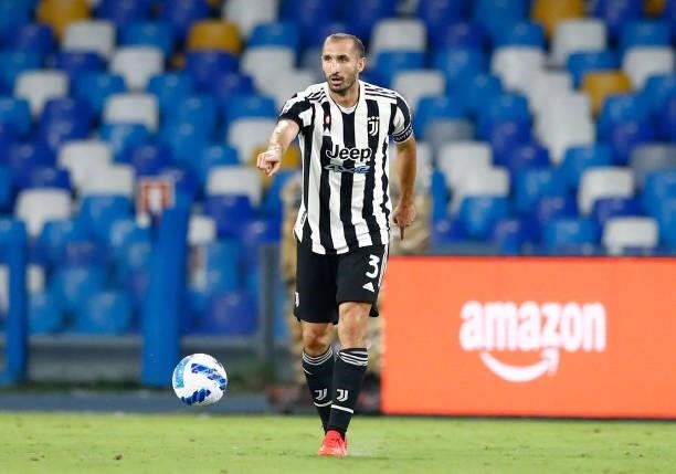 Giorgio Chiellini of Juventus controls the ball during the Serie A match between SSC Napoli and Juventus FC at Stadio Diego Armando Maradona on...