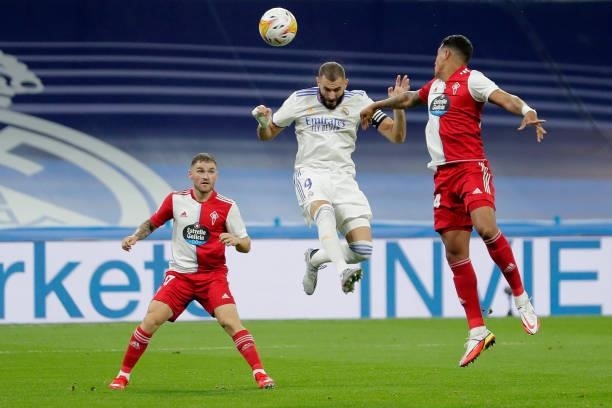 Karim Benzema of Real Madrid scores the fourth goal to make it 2-2 during the La Liga Santander match between Real Madrid v Celta de Vigo at the...