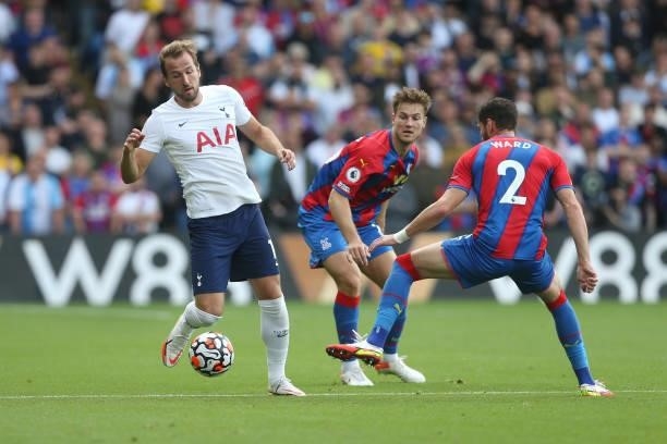 Tottenham Hotspur's Harry Kane holds off Crystal Palace's Joachim Andersen and Joel Ward during the Premier League match between Crystal Palace and...