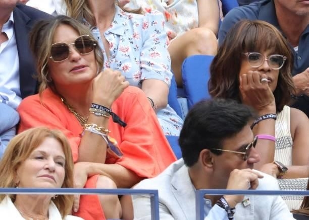 Actor Mariska Hargitay and journalist Gayle King watch the match between Serbia's Novak Djokovic and Russia's Daniil Medvedev during their 2021 US...