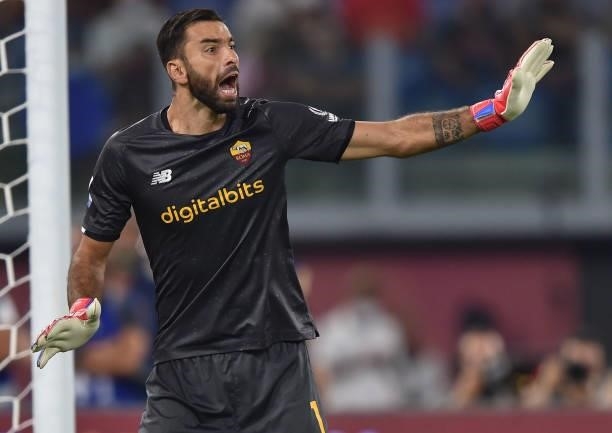 Rui Patricio of AS Roma gestures during the Serie A match between AS Roma and US Sassuolo at Stadio Olimpico on September 12, 2021 in Rome, Italy.