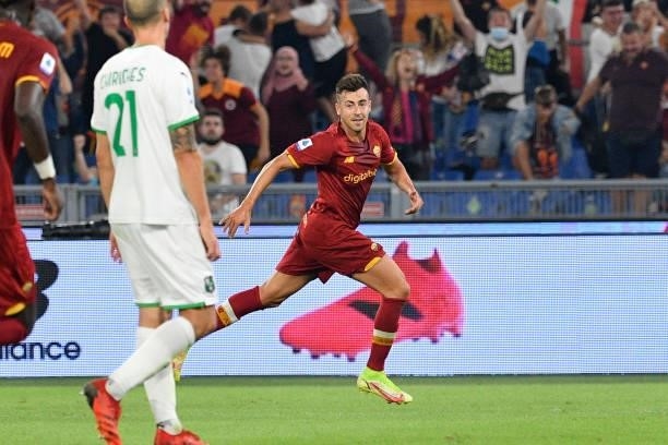 Stephan El Shaarawy of AS Roma celebrates after scoring goal 2-1 in action during the Italian Football Championship League A 2021/2022 match between...