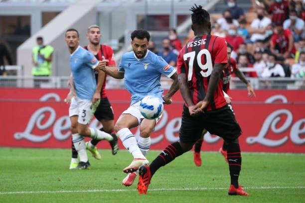 Felipe Anderson of SS Lazio in action during the Serie A match between AC Milan and SS Lazio at Stadio Giuseppe Meazza on September 12, 2021 in...