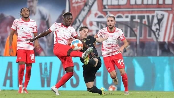 Bayern Munich's Austrian midfielder Marcel Sabitzer competes with Leipzig's French midfielder Christopher Nkunku , Leipzig's Malian midfielder Amadou...