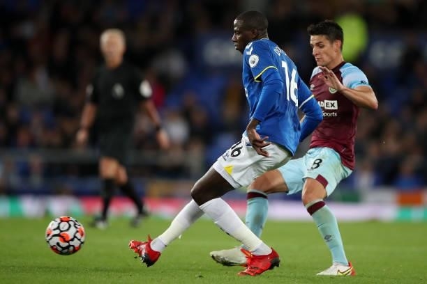 Abdoulaye Doucoure of Everton under pressure from Josh Brownhill of Burnley during the Premier League match between Everton and Burnley at Goodison...