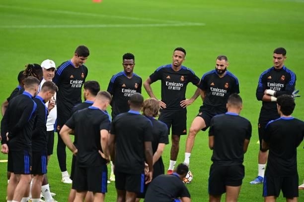 Real Madrid players listen to Real Madrid's Italian coach Carlo Ancelotti during a training session at the San Siro stadium, in Milan, on September...