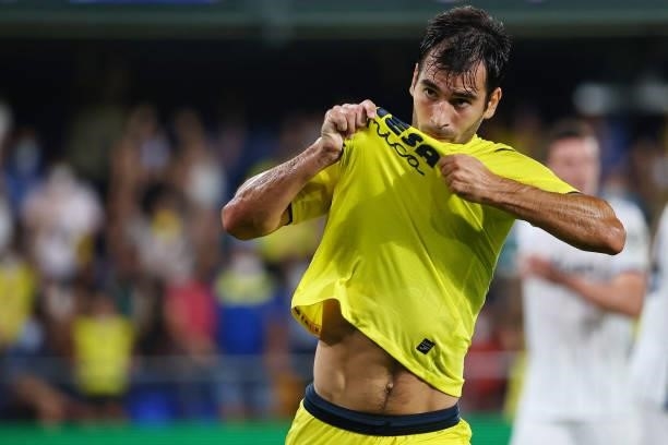 Villarreal's Spanish midfielder Manuel Trigueros celebrates scoring his team's first goal during the UEFA Champions League first round group F...