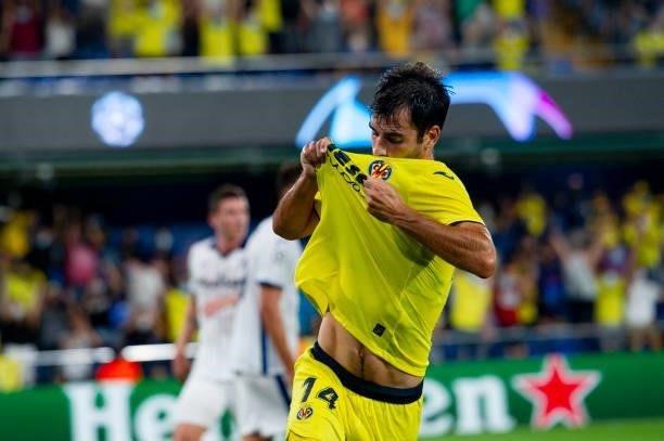 Manu Trigueros of Villarreal FC celebrates after scoring his team's first goal during the UEFA Champions League group F match between Villarreal CF...