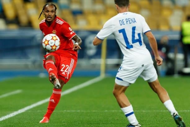 Valentino Lazaro of SL Benefica controls the ball during the UEFA Champions League Group E match between Dinamo Kiev and SL Benfica at NSC...