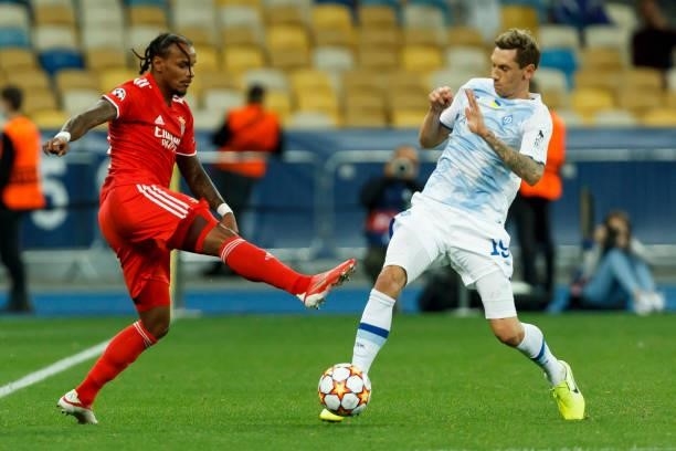 Valentino Lazaro of SL Benefica and Denys Garmash of Dinamo Kiev battle for the ball during the UEFA Champions League Group E match between Dinamo...