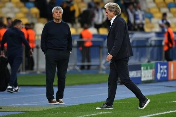 Benfica's Portuguese coach Jorge Jesus walks away after the UEFA Champions League football match between FC Dynamo Kiev and SL Benfica at the Olympic...