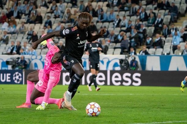 Goalkeeper Ismael Diawara of Malmo FF and Moise Kean of Juventus FC battle for the ball during the UEFA Champions League group H match between Malmo...