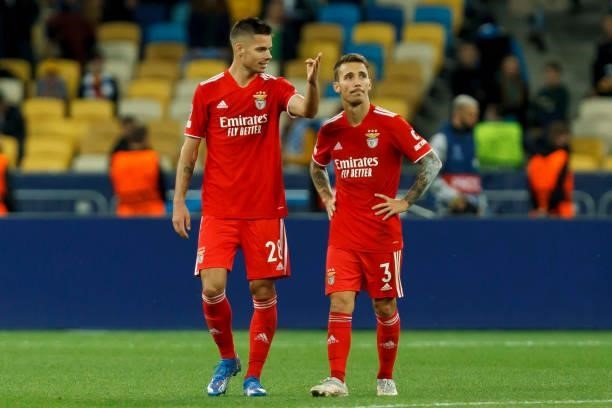 Julian Weigl of SL Benefica and Alejandro Grimaldo of SL Benefica look dejected during the UEFA Champions League Group E match between Dinamo Kiev...