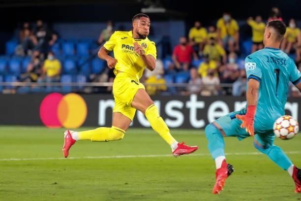 Villarreal's Arnaut Groeneveld shot to 1-2 goal during UEFA Champions League match between Villarreal CF and Atalanta CB at La Ceramica Stadium on...
