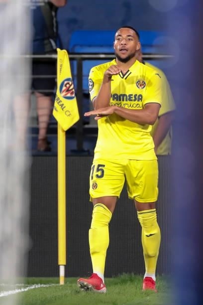 Villarreal's Arnaut Groeneveld celebrate after scoring the 2-1 goal during UEFA Champions League match between Villarreal CF and Atalanta CB at La...