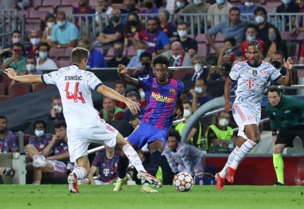Serge Gnabry and Alejandro Balde during the match between FC Barcelona and FC Bayern Munich, corresponding to the week 1 of the group A of the UEFA...