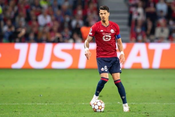 Jose Fonte of Lille OSC controls the ball during the UEFA Champions League group G match between Lille OSC and VfL Wolfsburg at Stade Pierre-Mauroy...