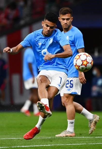 Porto's Colombian midfielder Luis Diaz and FC Porto's Brazilian midfielder Otavio warm up before the UEFA Champions League first round group B...
