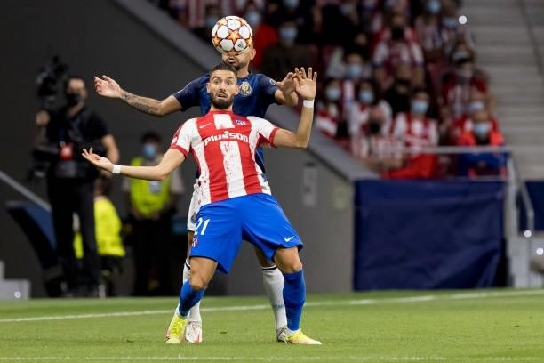 Yannick Carrasco of Atletico de Madrid and Pepe of FC Porto battle for the ball during the UEFA Champions League group B match between Atletico...