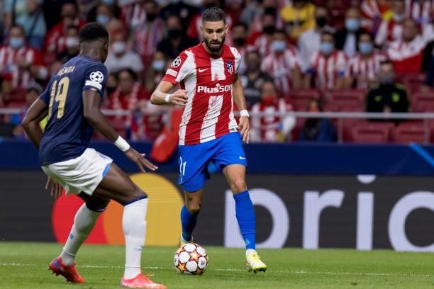 Chancel Mbemba of FC Porto and Yannick Carrasco of Atletico de Madrid battle for the ball during the UEFA Champions League group B match between...