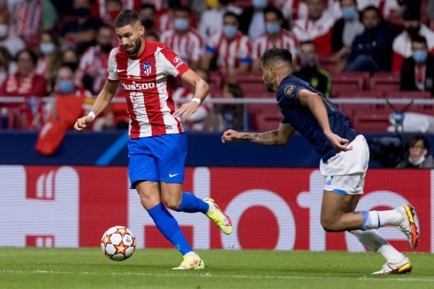 Yannick Carrasco of Atletico de Madrid and Otavio of FC Porto battle for the ball during the UEFA Champions League group B match between Atletico...