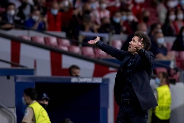 Head coach Diego Simeone of Atletico de Madrid gestures during the UEFA Champions League group B match between Atletico Madrid and FC Porto at Wanda...
