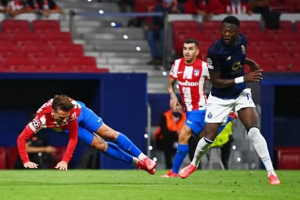 Atletico Madrid's Spanish midfielder Antoine Griezmann is fouled by FC Porto's Congolese defender Chancel Mbemba during the UEFA Champions League...