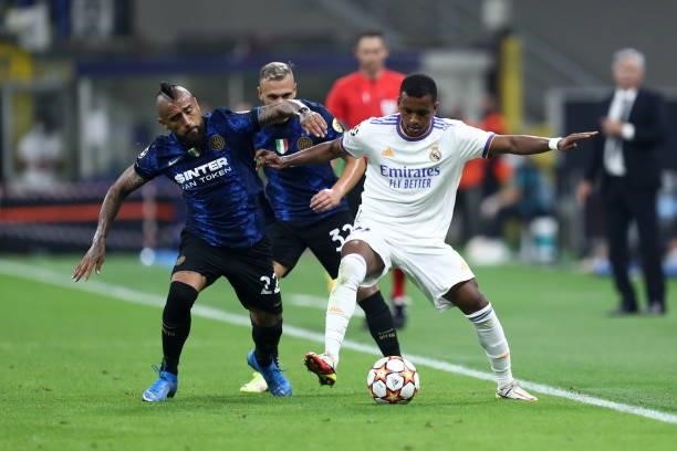 Rodrygo Goes of Real Madrid CF and Arturo Vidal of FC Internazionale battle for the ball during the UEFA Champions League group D match between Inter...