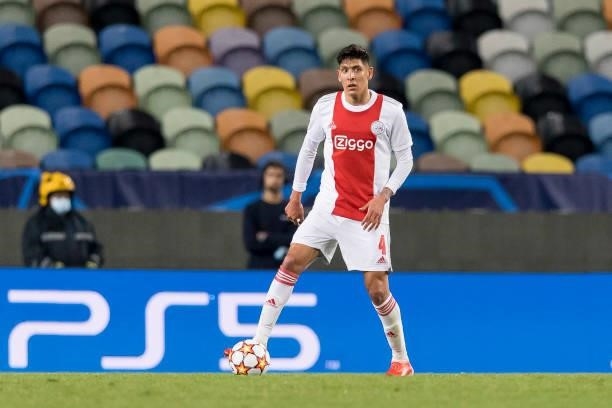 Edson Alvarez of Ajax Amsterdam controls the ball during the UEFA Champions League group C match between Sporting CP and AFC Ajax at Estadio Jose...