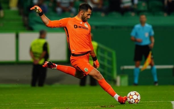 Antonio Adan of Sporting CP in action during the Group C - UEFA Champions League match between Sporting CP and AFC Ajax at Estadio Jose Alvalade on...