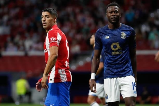 Luis Suarez of Atletico de Madrid with Mbemba of FC Porto during the UEFA Champions League match between Atletico de Madrid and FC Porto at Wanda...