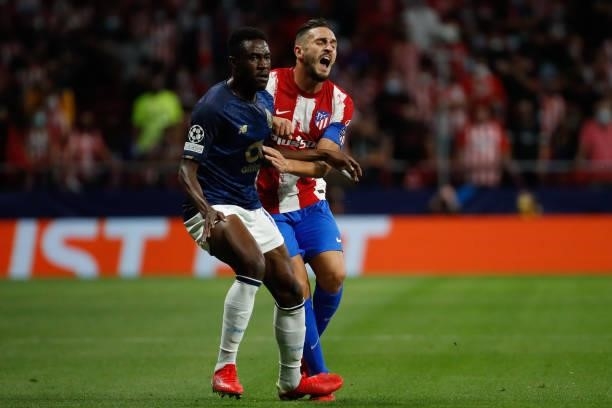Koke of Atletico de Madrid in action with Zaidu of FC Porto during the UEFA Champions League match between Atletico de Madrid and FC Porto at Wanda...