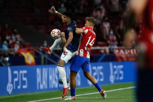 Luis Diaz of FC Porto in action with Marcos Llorente of Atletico de Madrid during the UEFA Champions League match between Atletico de Madrid and FC...