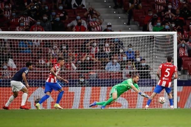 Jan Oblak of Atletico de Madrid during the UEFA Champions League match between Atletico de Madrid and FC Porto at Wanda Metropolitano in Madrid,...