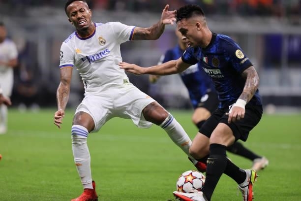 Lautaro Martinez of FC Internazionale fights for the ball against Éder Militão of Real Madrid CF during the UEFA Champions League 2021/22 Group Stage...